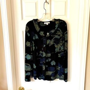 Travel knit long sleeved swing top.